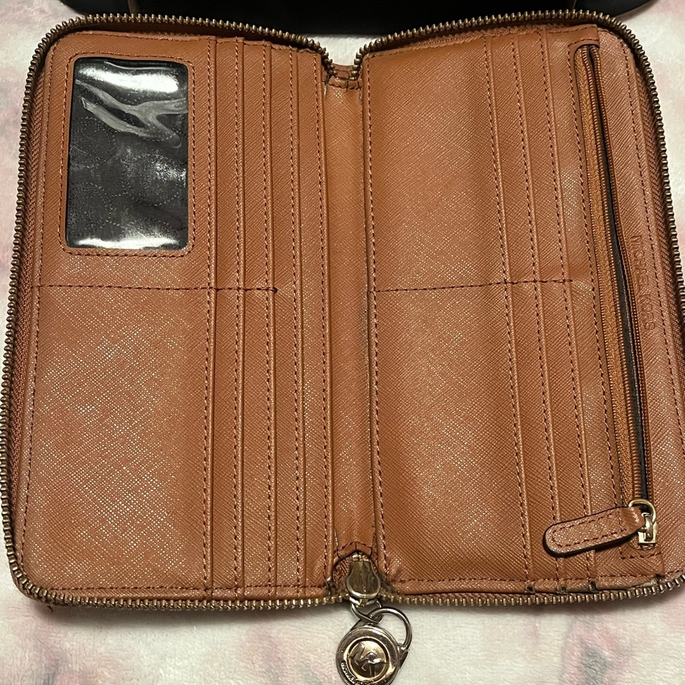 Michael Kors Black and Tan Tote with Wallet - Picture 5 of 15
